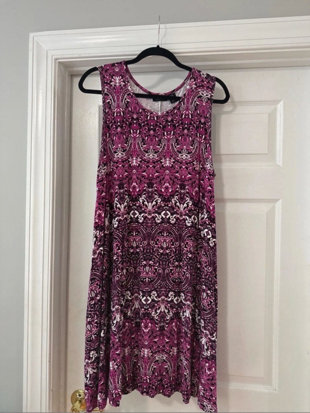 Jones New York Fuchsia and White Sleeveless Dress